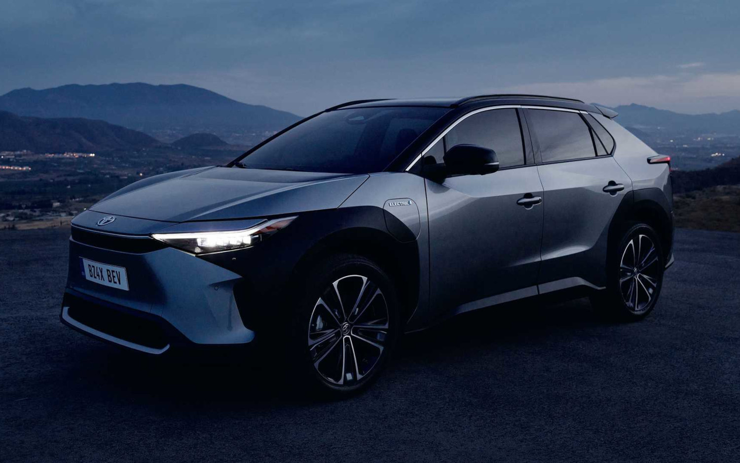 Comparison - Toyota bZ4X XLE FWD 2023 - vs - Toyota bZ4X Vision 2022 ...